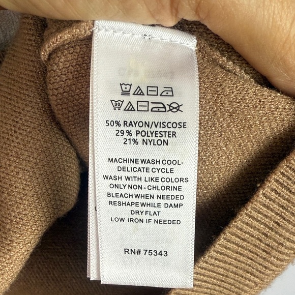 Cynthia Rowley Modern Classic Cozy Cream Camel Brown and Pink Crew Neck Sweater - Picture 7 of 8